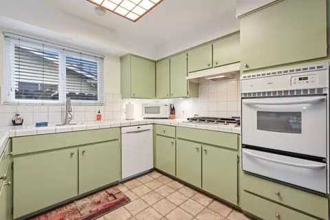 Kitchen - 1631 Elizabeth Ave, Modesto, CA 95355 photo 2 of 6