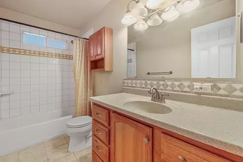Bath - 1631 Elizabeth Ave, Modesto, CA 95355 photo 1 of 1