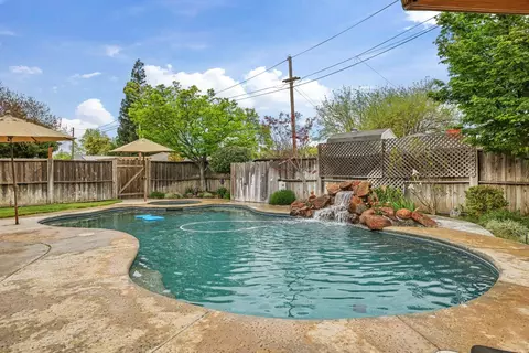 Exterior - 1631 Elizabeth Ave, Modesto, CA 95355 photo 7 of 11
