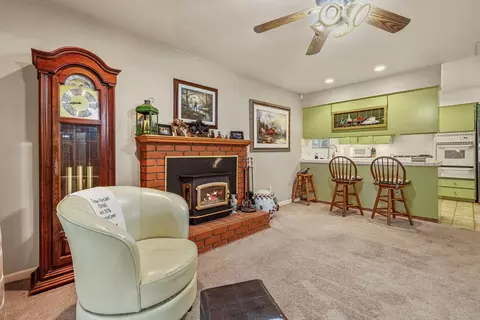 Living - 1631 Elizabeth Ave, Modesto, CA 95355 photo 1 of 5