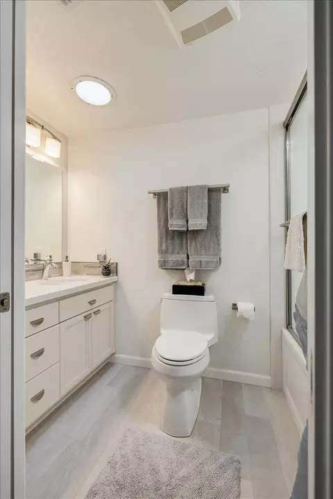 Bath - 9541 Horseshoe Bar Rd, Loomis, CA 95650 photo 1 of 5