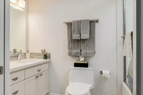 Bath - 9541 Horseshoe Bar Rd, Loomis, CA 95650 photo 2 of 5