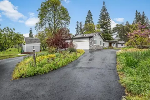 Exterior - 9541 Horseshoe Bar Rd, Loomis, CA 95650 photo 3 of 11