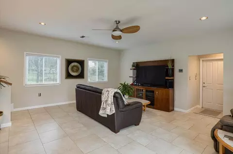 Living - 9541 Horseshoe Bar Rd, Loomis, CA 95650 photo 3 of 4
