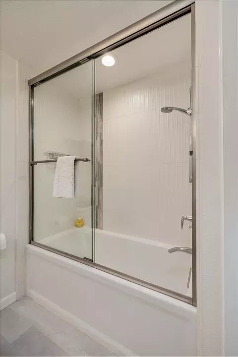 Bath - 9541 Horseshoe Bar Rd, Loomis, CA 95650 photo 3 of 5