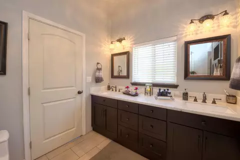 Bath - 640 N 4th St, Patterson, CA 95363 photo 1 of 3