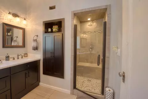 Bath - 640 N 4th St, Patterson, CA 95363 photo 2 of 3