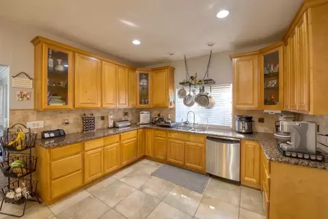 Kitchen - 640 N 4th St, Patterson, CA 95363 photo 4 of 6