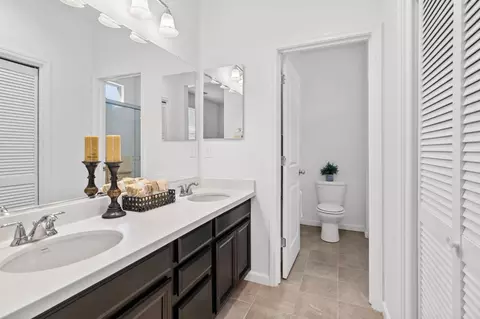 Bath - 1409 Crystal Dr, Lathrop, CA 95330 photo 3 of 8