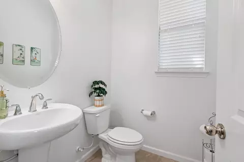 Bath - 1409 Crystal Dr, Lathrop, CA 95330 photo 1 of 8