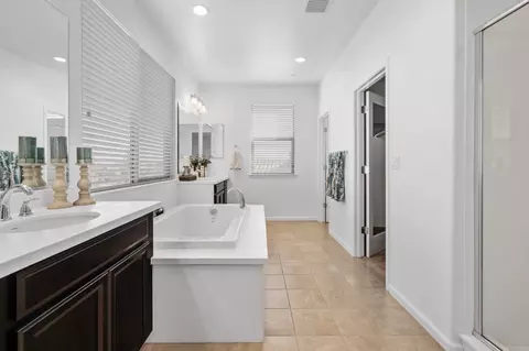 Bath - 1409 Crystal Dr, Lathrop, CA 95330 photo 6 of 8