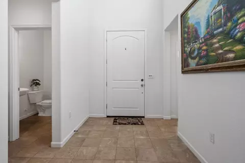 Entry Way - 1409 Crystal Dr, Lathrop, CA 95330 photo 2 of 4
