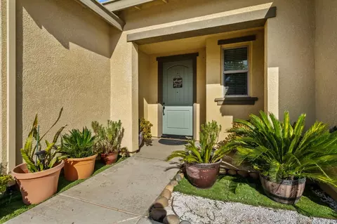 Exterior - 1409 Crystal Dr, Lathrop, CA 95330 photo 6 of 10