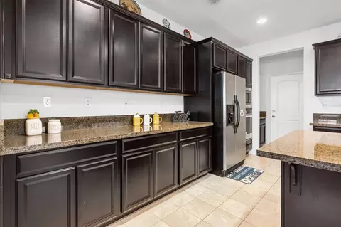 Kitchen - 1409 Crystal Dr, Lathrop, CA 95330 photo 7 of 9