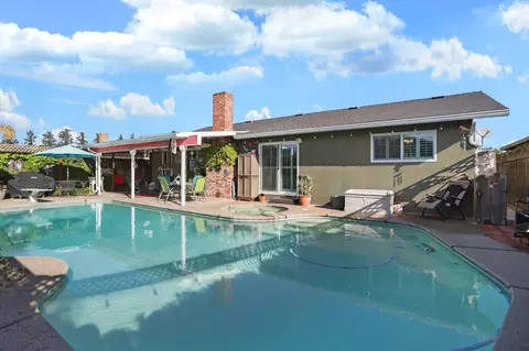 Exterior - 320 Brian Ln, Turlock, CA 95382 photo 12 of 15