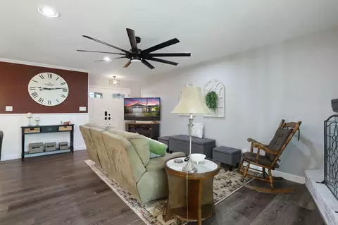 Living - 320 Brian Ln, Turlock, CA 95382 photo 3 of 4