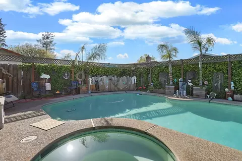 Exterior - 320 Brian Ln, Turlock, CA 95382 photo 14 of 15