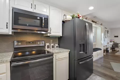 Kitchen - 320 Brian Ln, Turlock, CA 95382 photo 7 of 7