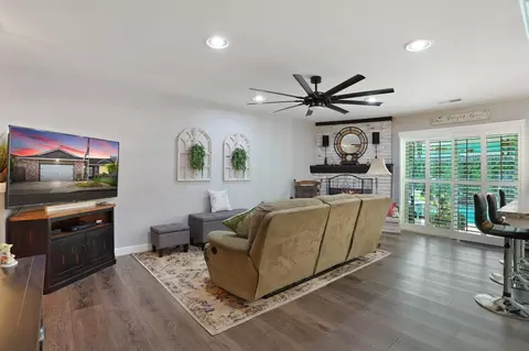 Living - 320 Brian Ln, Turlock, CA 95382 photo 2 of 4