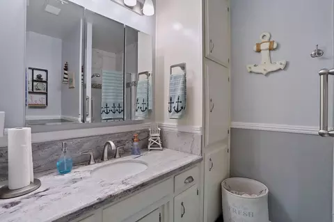 Bath - 320 Brian Ln, Turlock, CA 95382 photo 3 of 4