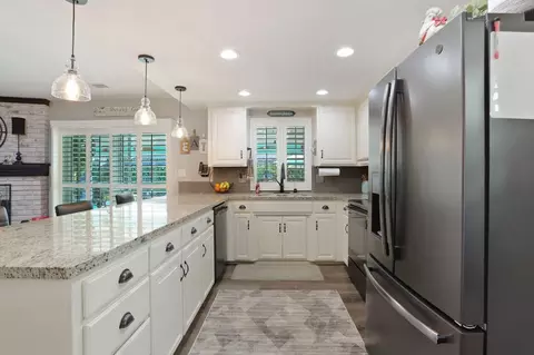 Kitchen - 320 Brian Ln, Turlock, CA 95382 photo 3 of 7