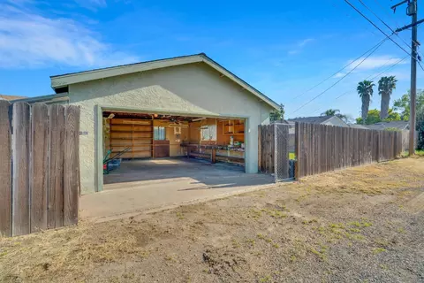 Exterior - 1022 Alameda Dr, Modesto, CA 95351 photo 9 of 11