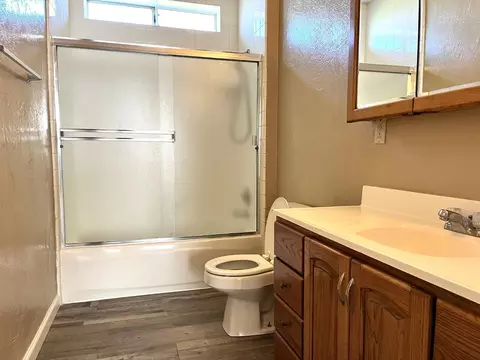 Bath - 1217 Normandy Dr, Modesto, CA 95351 photo 1 of 1