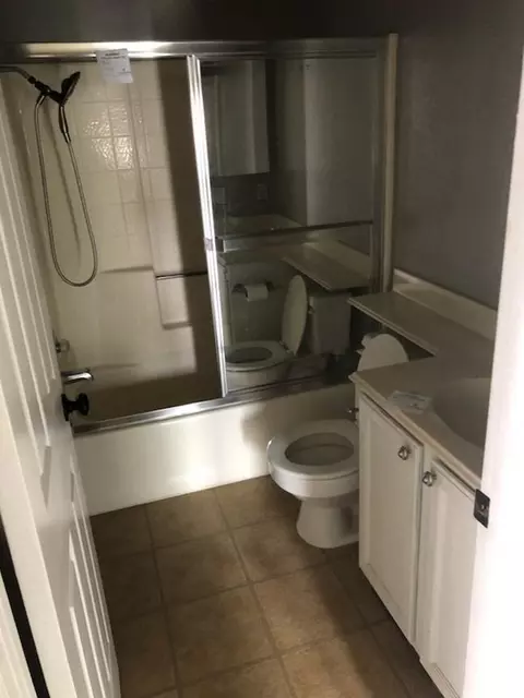 Bath - 2808 Stone Ter, Modesto, CA 95355 photo 1 of 3