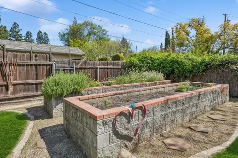 Exterior - 2350 Gunn Rd, Carmichael, CA 95608 photo 6 of 12