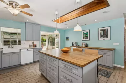 Kitchen - 2350 Gunn Rd, Carmichael, CA 95608 photo 3 of 4