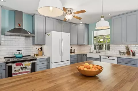 Kitchen - 2350 Gunn Rd, Carmichael, CA 95608 photo 4 of 4