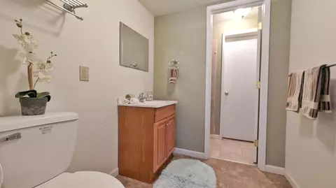 Bath - 13743 Bowman Rd, Pine Grove, CA 95665 photo 7 of 9