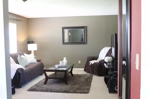 152 Price Ct, Tracy, CA 95376 photo 2