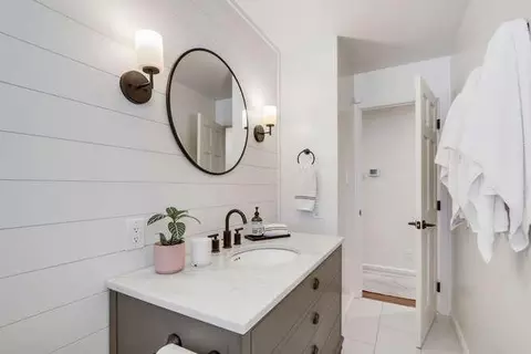 Bath - 1231 Beard, Carmichael, CA 95608 photo 2 of 5
