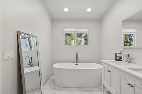 Bath - 4405 Layburn Ct, Antelope, CA 95843 photo 3 of 5