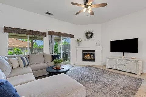 Living - 2053 Taft Dr, Rocklin, CA 95765 photo 2 of 3