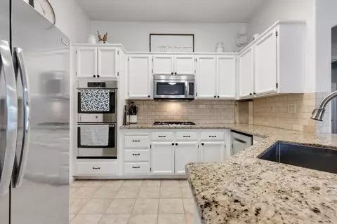 Kitchen - 2053 Taft Dr, Rocklin, CA 95765 photo 3 of 4