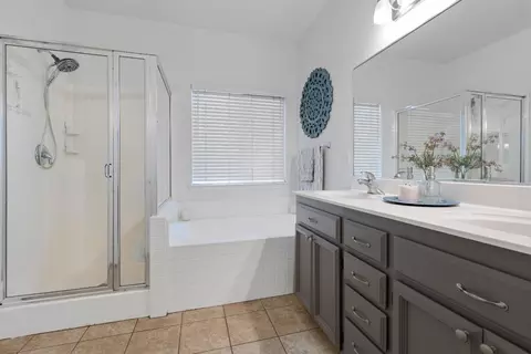 Bath - 2053 Taft Dr, Rocklin, CA 95765 photo 2 of 4