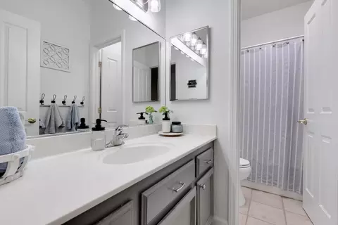 Bath - 2053 Taft Dr, Rocklin, CA 95765 photo 3 of 4