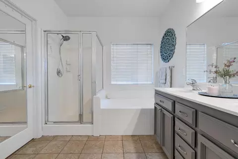 Bath - 2053 Taft Dr, Rocklin, CA 95765 photo 1 of 4