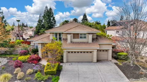 2097 Heritage Dr, Roseville, CA 95678