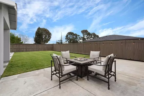 Exterior - 990 Ayers Ln, Galt, CA 95632 photo 6 of 6