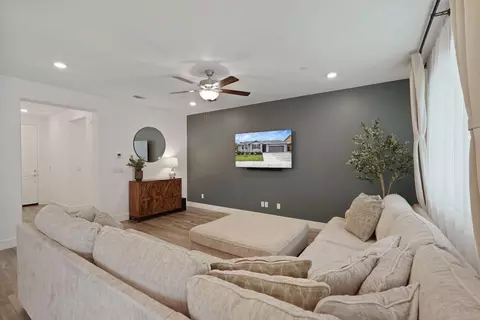 Living - 990 Ayers Ln, Galt, CA 95632 photo 3 of 3