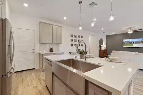Kitchen - 990 Ayers Ln, Galt, CA 95632 photo 5 of 6