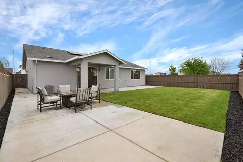 Exterior - 990 Ayers Ln, Galt, CA 95632 photo 2 of 6