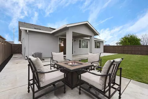 Exterior - 990 Ayers Ln, Galt, CA 95632 photo 5 of 6