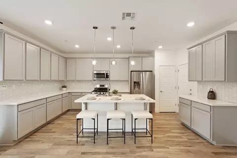 Kitchen - 990 Ayers Ln, Galt, CA 95632 photo 1 of 6