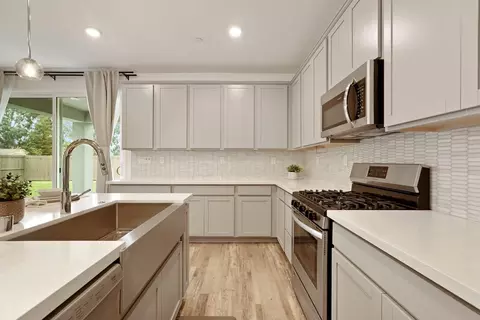 Kitchen - 990 Ayers Ln, Galt, CA 95632 photo 6 of 6