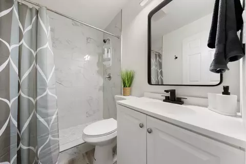 Bath - 7306 Lincoln Ave, Carmichael, CA 95608 photo 1 of 2