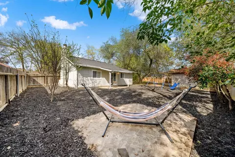 Exterior - 7306 Lincoln Ave, Carmichael, CA 95608 photo 13 of 18